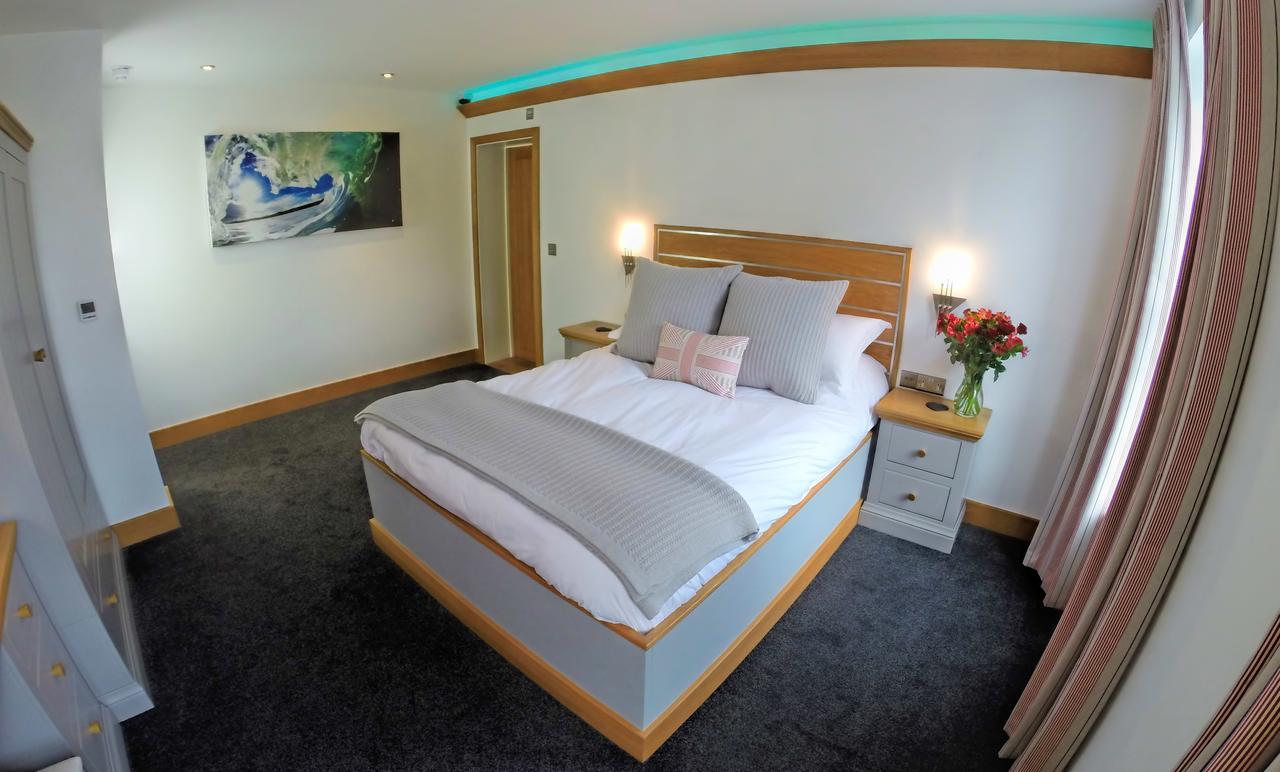 The Oceanic Luxury Aparthotel 法尔茅斯 外观 照片